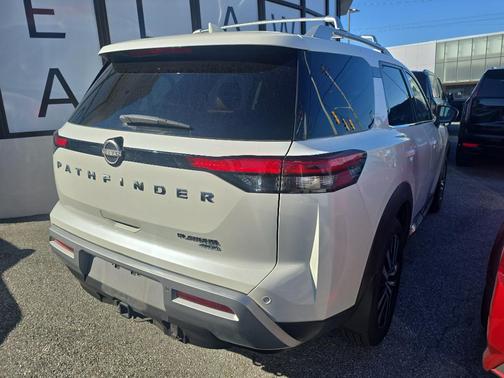 2023 Nissan Pathfinder Platinum 4WD