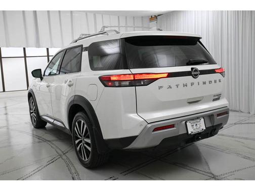2023 Nissan Pathfinder Platinum 4WD