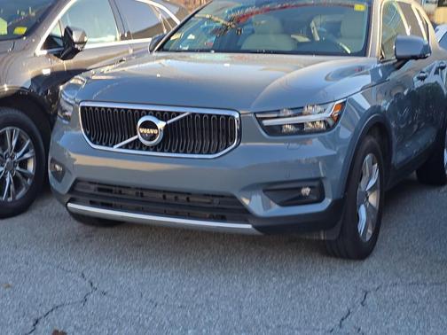 2021 Volvo XC40 T4 Momentum
