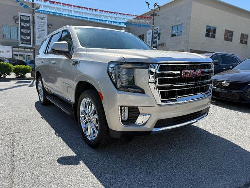 Pearl Beige Metallic 2022 GMC Yukon SLT