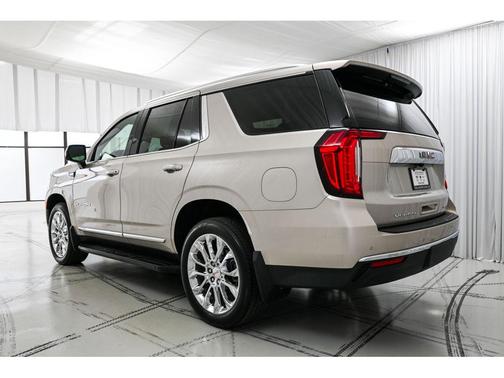 Pearl Beige Metallic 2022 GMC Yukon SLT