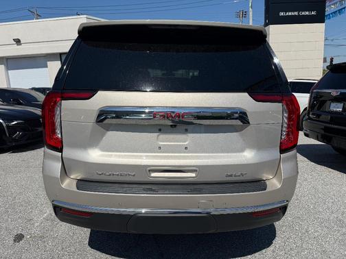 Pearl Beige Metallic 2022 GMC Yukon SLT