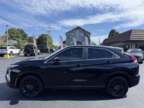 Labrador Black Pearl 2024 Mitsubishi Eclipse Cross LE