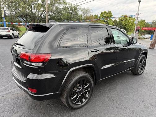 Diamond Black Crystal Pearlcoat 2020 Jeep Grand Cherokee Altitude