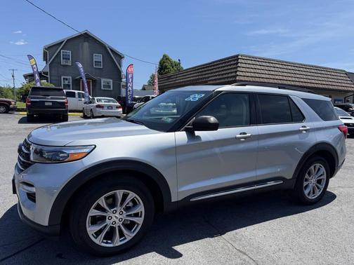 Iconic Silver Metallic 2022 Ford Explorer XLT