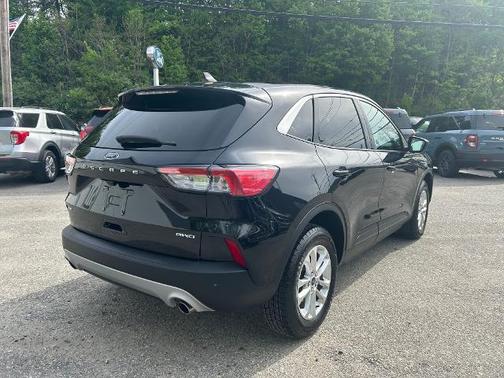 AGATE BLACK METALLIC 2022 Ford Escape SE