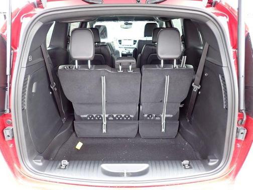 Red Hot Pearlcoat 2026 Chrysler Pacifica L