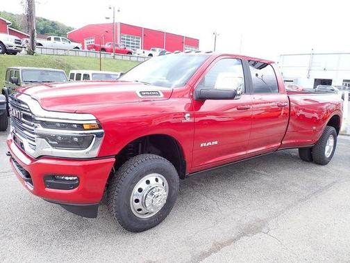 Molten Red Pearlcoat 2026 RAM 3500 Laramie Crew Cab 4x4 8' Box