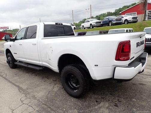 Bright White Clearcoat 2026 RAM 3500 Laramie Crew Cab 4x4 8' Box