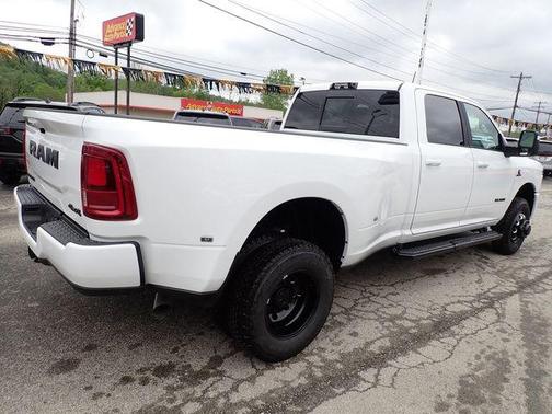 Bright White Clearcoat 2026 RAM 3500 Laramie Crew Cab 4x4 8' Box