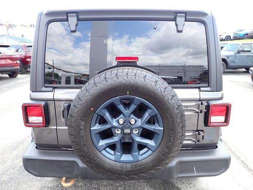 Granite Crystal Metallic Clearcoat 2026 Jeep Wrangler 85th Anniversary