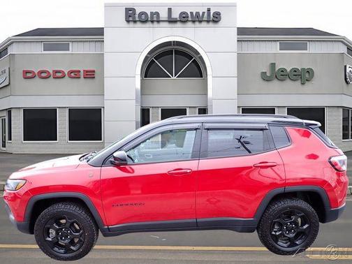 Redline Pearlcoat 2023 Jeep Compass Trailhawk