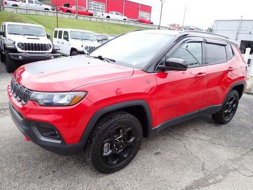 Redline Pearlcoat 2023 Jeep Compass Trailhawk