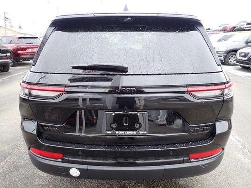 Diamond Black Crystal Pearlcoat 2025 Jeep Grand Cherokee Limited