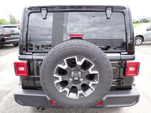 Black Clearcoat 2025 Jeep Wrangler 4-Door Sahara 4x4