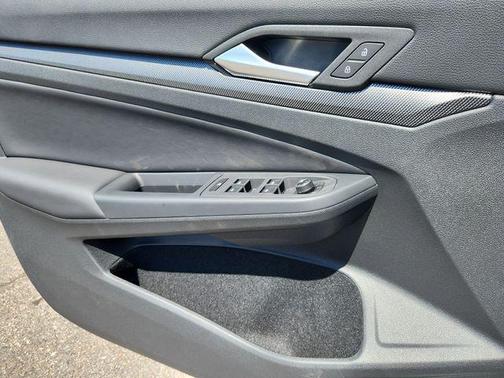 2025 Volkswagen Golf GTI 2.0T SE DSG