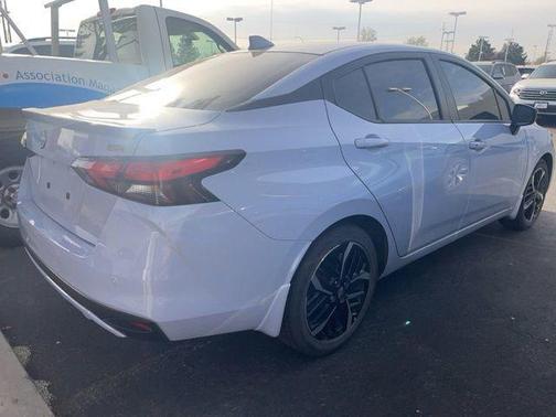 Gray Sky Pearl 2024 Nissan Versa 1.6 S