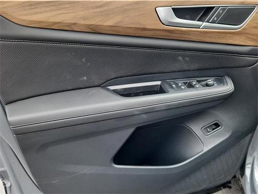 2025 Volkswagen Atlas 2.0T SE w/Technology 4MOTION