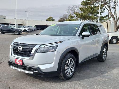 2025 Nissan Pathfinder SL 4WD