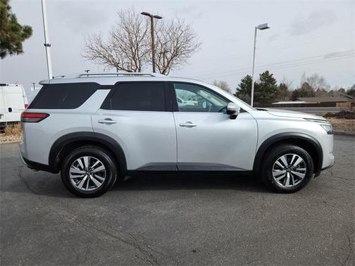 2025 Nissan Pathfinder SL 4WD