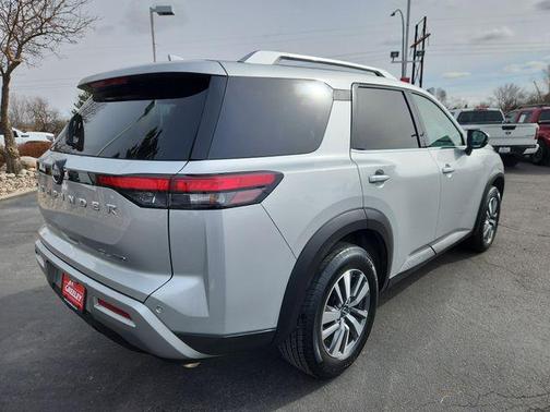 2025 Nissan Pathfinder SL 4WD