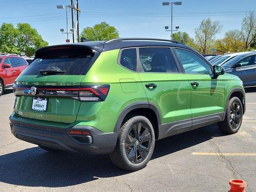 Moss Green 2026 Volkswagen Taos SE Black