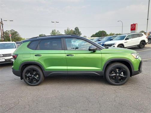 2025 Volkswagen Taos 1.5T SE Black