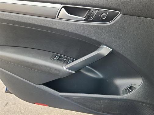 2017 Volkswagen Passat 1.8T R-Line w/Comfort