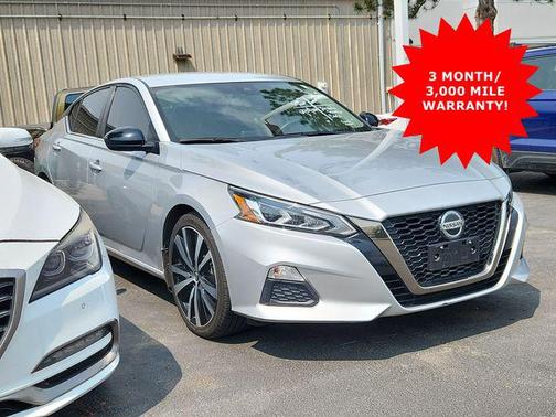 Brilliant Silver Metallic 2022 Nissan Altima SR FWD