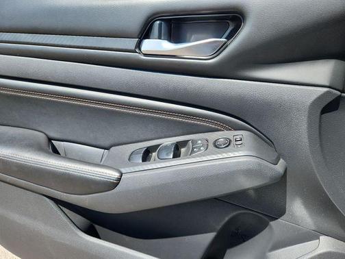 Brilliant Silver Metallic 2022 Nissan Altima SR FWD