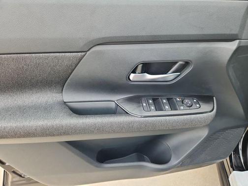 Super Black 2026 Nissan Kicks SV