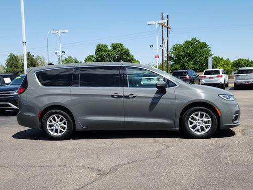 Ceramic Gray Clearcoat 2023 Chrysler Pacifica Touring L