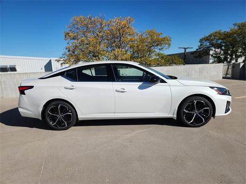 2025 Nissan Altima SR FWD