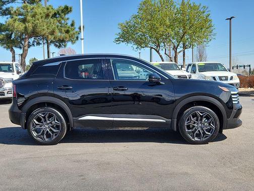 2025 Nissan Kicks SR