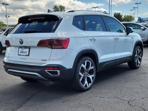 Pure White 2023 Volkswagen Taos 1.5T SEL
