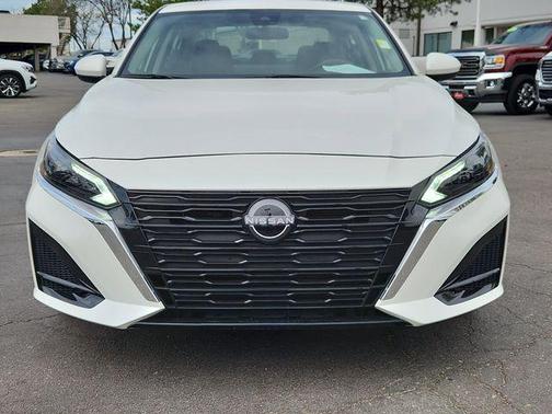 Pearl White Tricoat 2024 Nissan Altima 2.5 SV