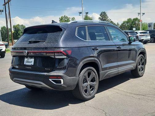 Deep Black 2025 Volkswagen Taos 1.5T SEL