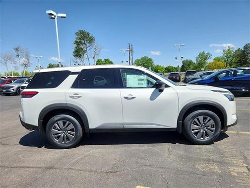2025 Nissan Pathfinder S