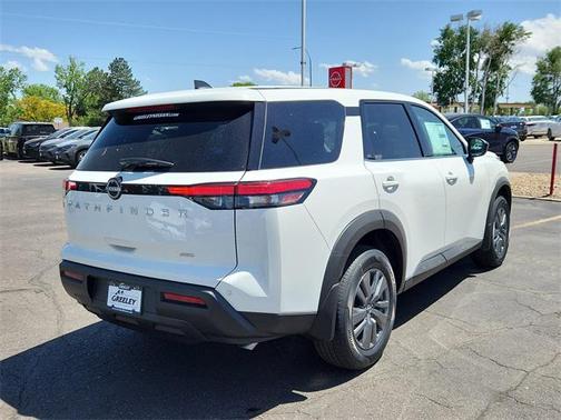 2025 Nissan Pathfinder S