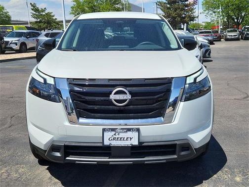 2025 Nissan Pathfinder S
