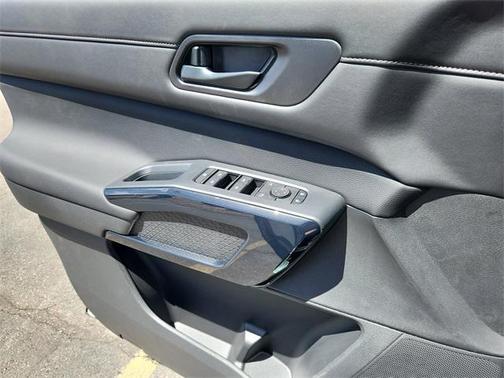 2025 Nissan Pathfinder S