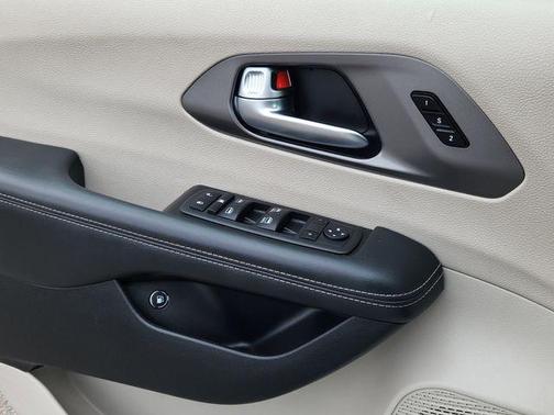 Bright White Clearcoat 2023 Chrysler Pacifica Hybrid Touring L