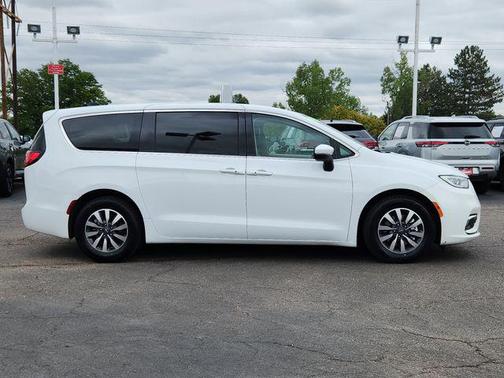Bright White Clearcoat 2023 Chrysler Pacifica Hybrid Touring L