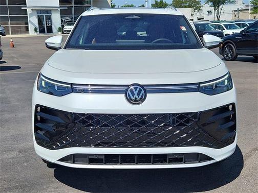 2025 Volkswagen Tiguan 2.0T SEL R-Line 4MOTION