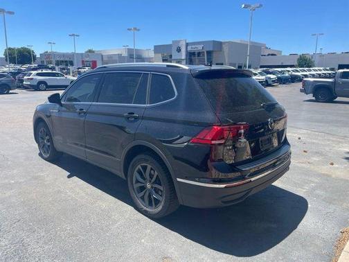 Deep Black 2023 Volkswagen Tiguan 2.0T SE 4MOTION