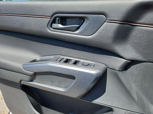 Everest White Pearl Tricoat 2026 Nissan Pathfinder Rock Creek
