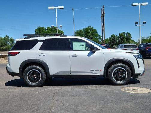 Everest White Pearl Tricoat 2026 Nissan Pathfinder Rock Creek