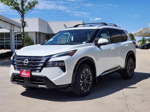 Everest White Pearl Tricoat 2026 Nissan Rogue Platinum