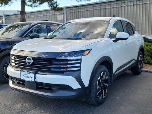 Aspen White Tricoat 2025 Nissan Kicks SV