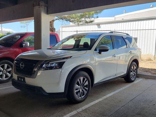 Glacier White 2024 Nissan Pathfinder SV 4WD